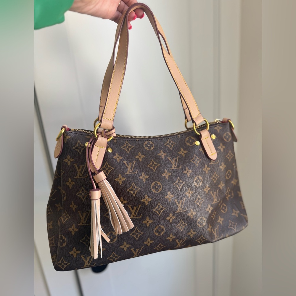 Knock off Louie! In great condition!